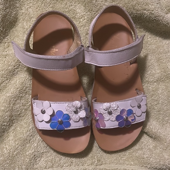 Cute little sandals - Picture 2 of 4